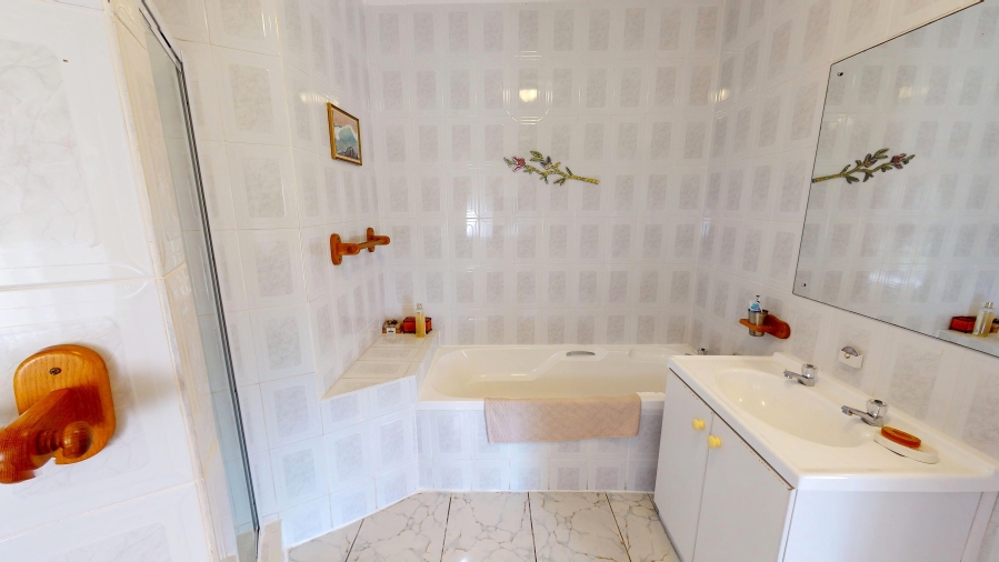 3 Bedroom Property for Sale in Heuningkloof Western Cape